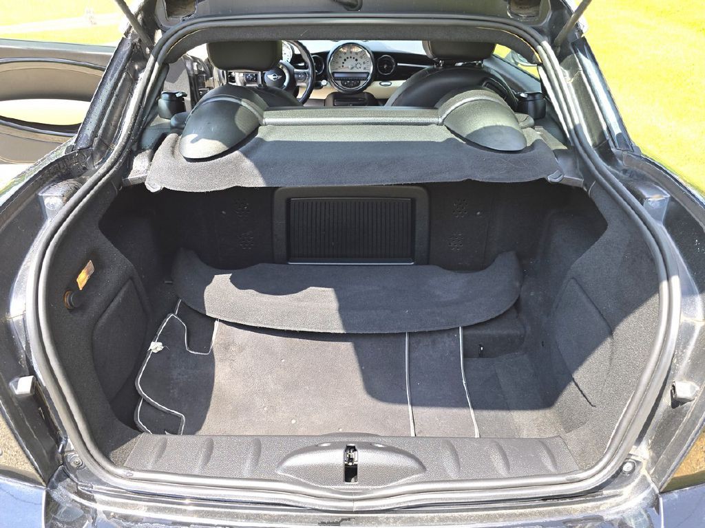 2012 MINI Cooper Image 17