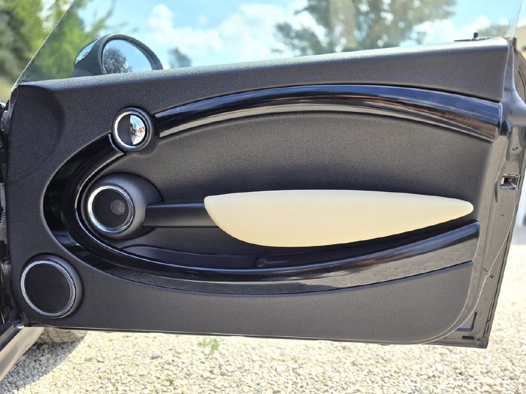 2012 MINI Cooper Image 22