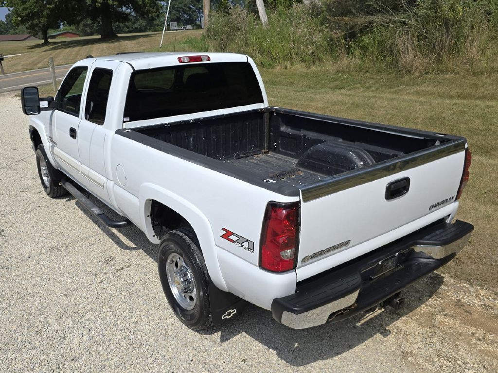 2004 Chevrolet Silverado 1500 Image 12