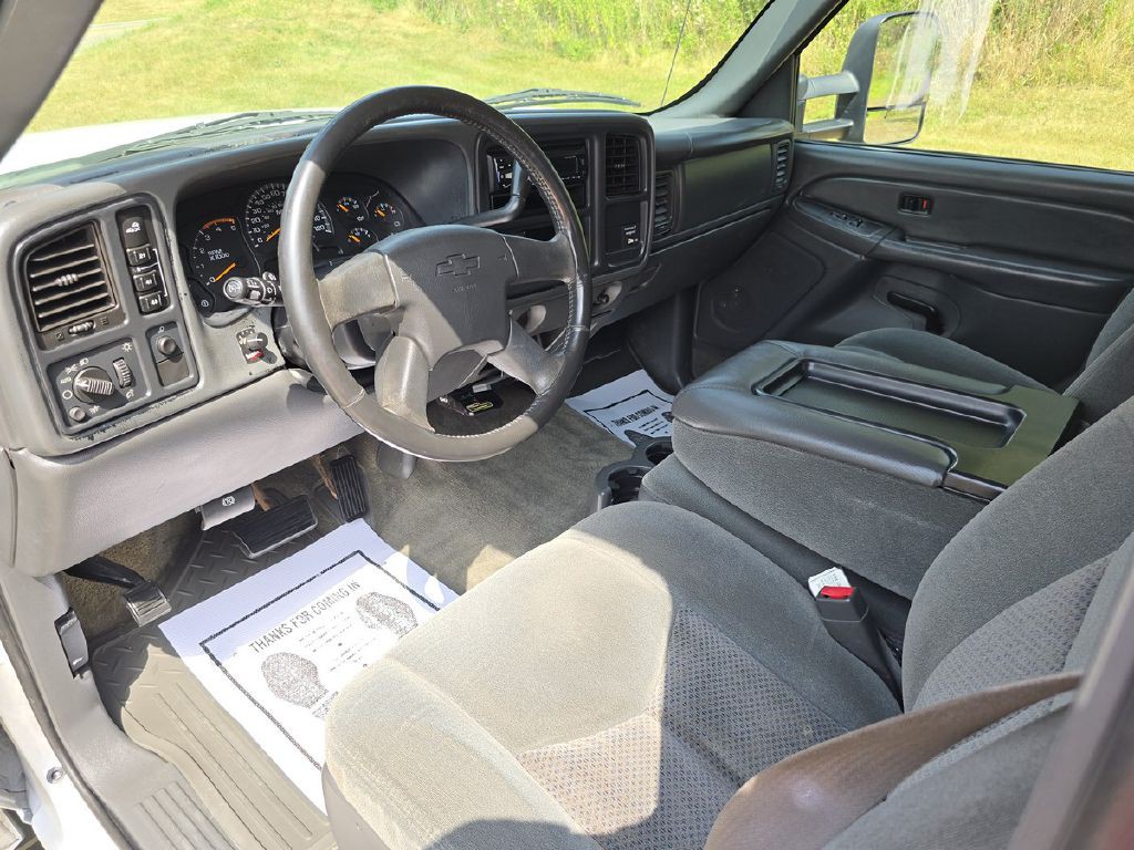 2004 Chevrolet Silverado 1500 Image 13