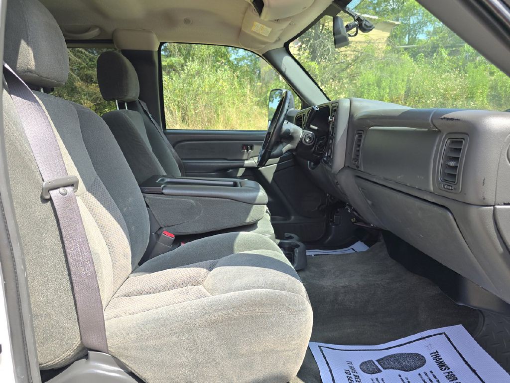 2004 Chevrolet Silverado 1500 Image 17