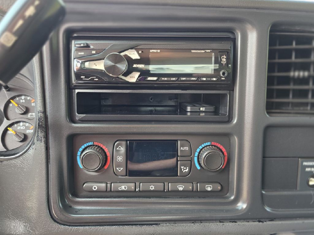 2004 Chevrolet Silverado 1500 Image 20