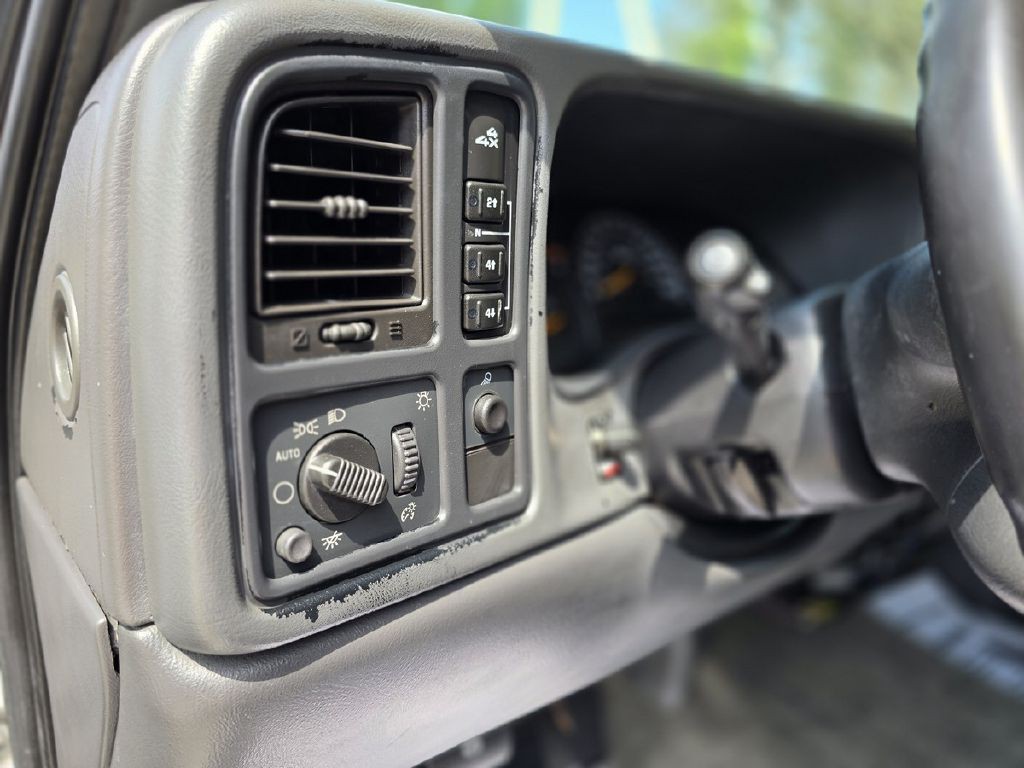 2004 Chevrolet Silverado 1500 Image 21