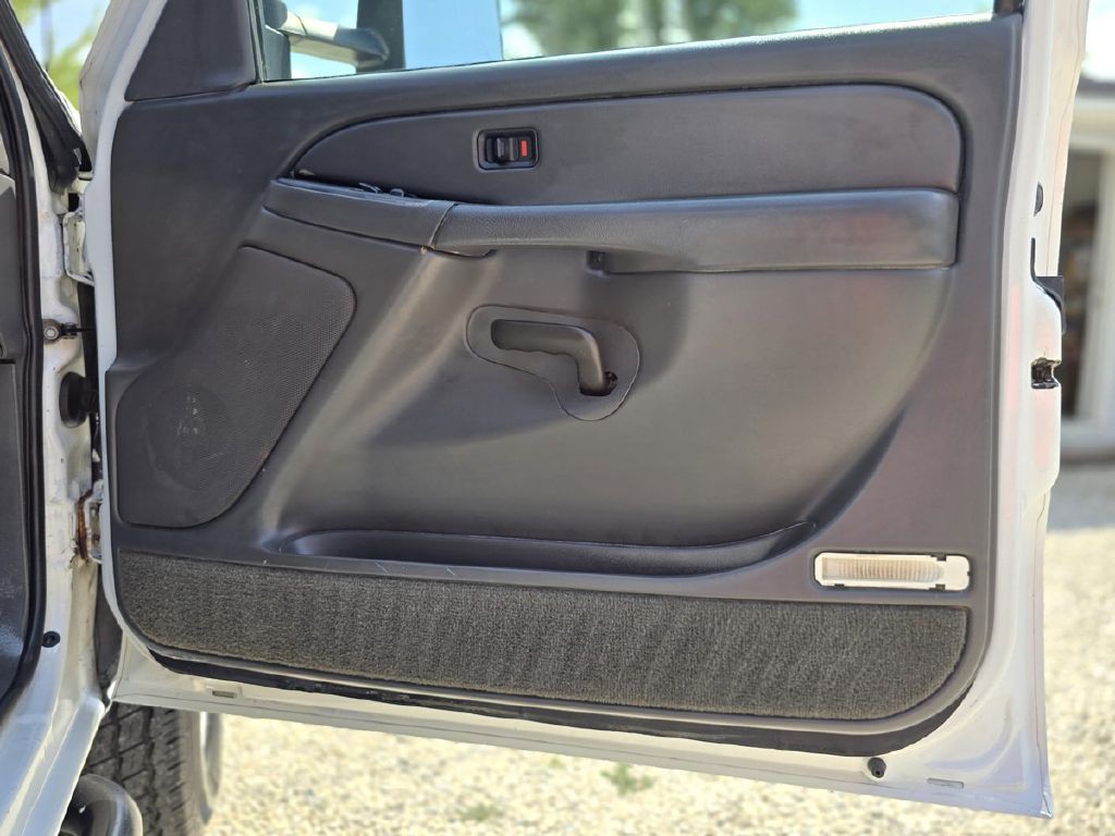 2004 Chevrolet Silverado 1500 Image 24