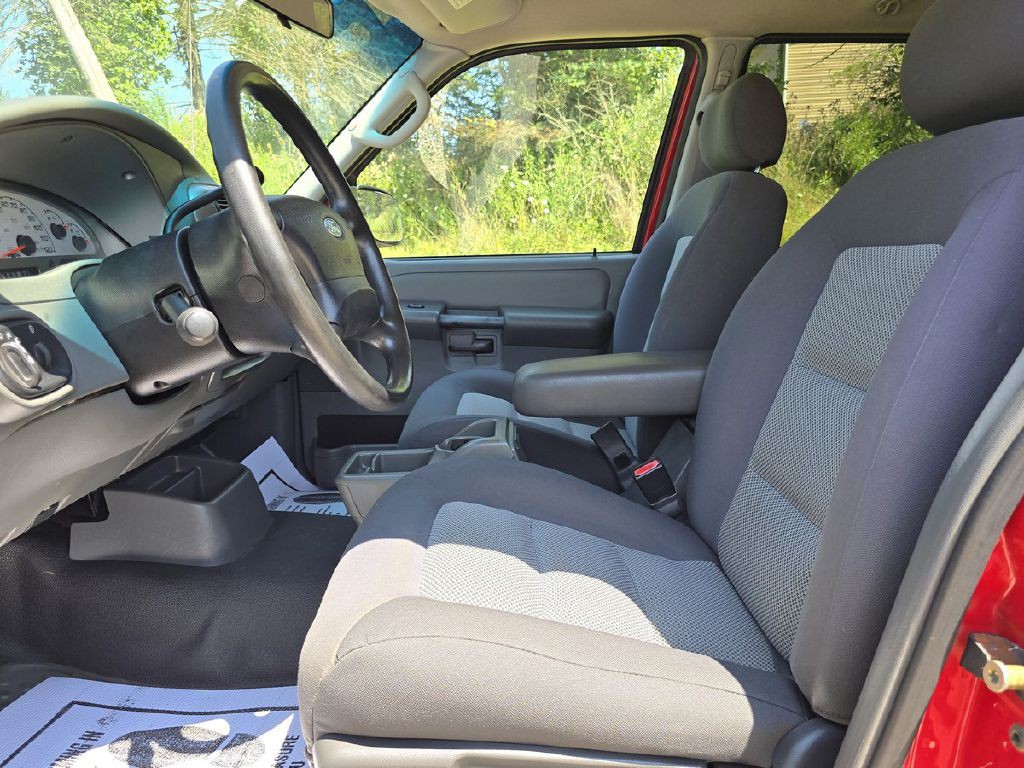2005 Ford Explorer Image 13