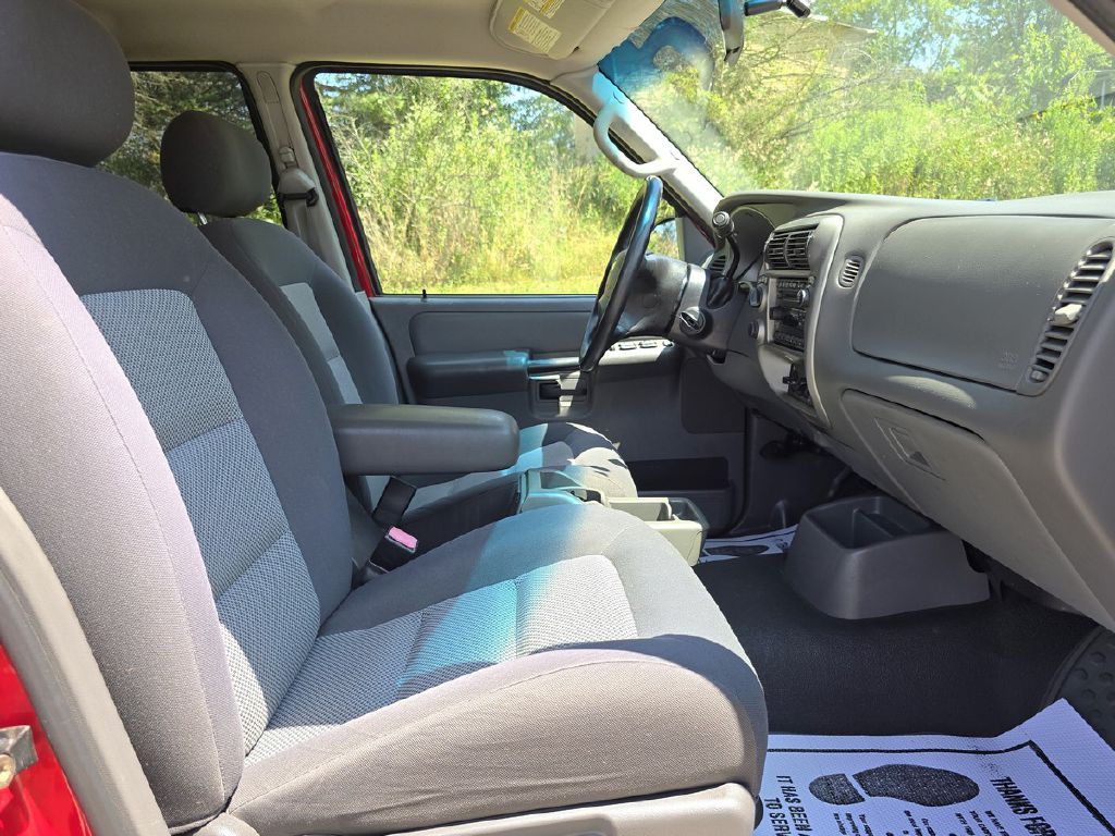 2005 Ford Explorer Image 16