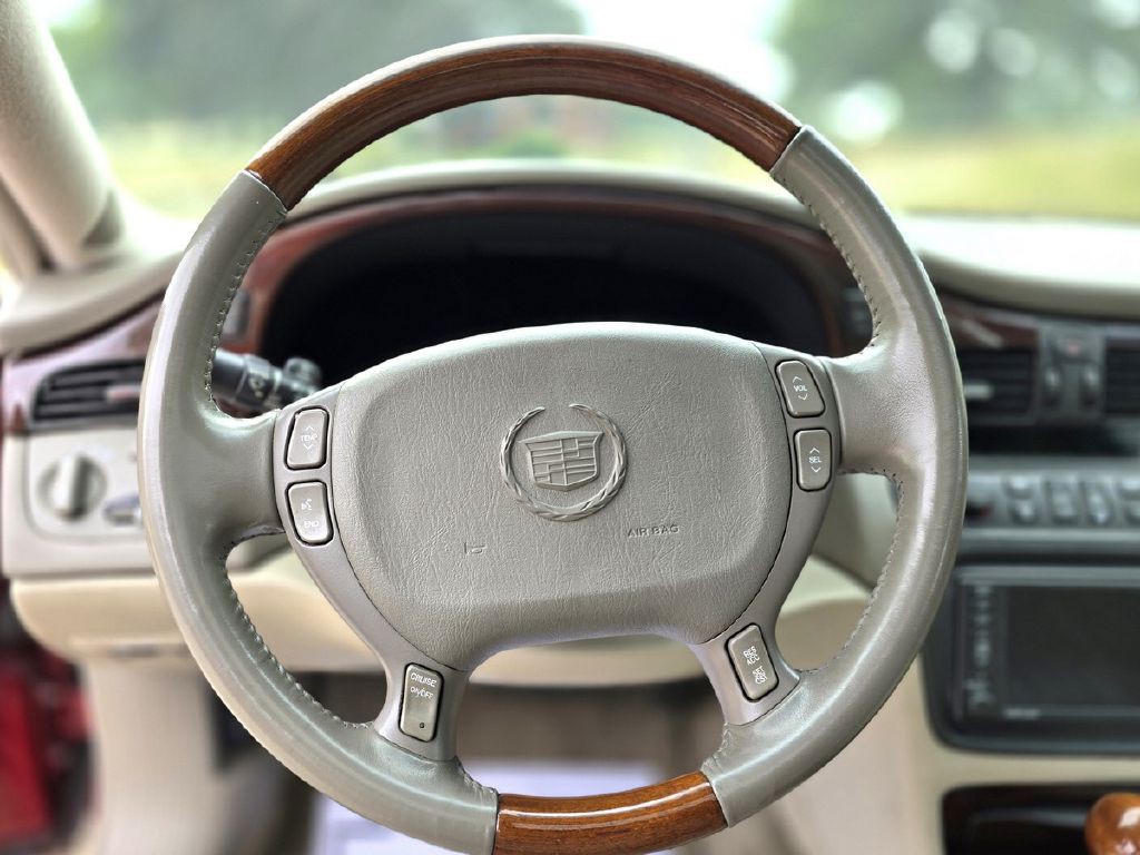 2003 Cadillac DTS Image 18