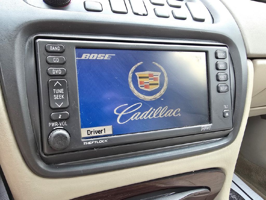 2003 Cadillac DTS Image 20