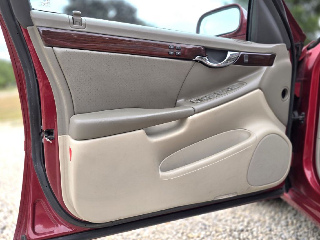 2003 Cadillac DTS Image 22