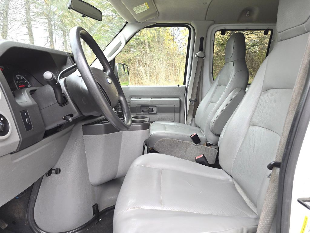 2013 Ford Econoline Image 13