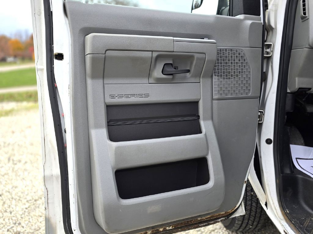 2013 Ford Econoline Image 21