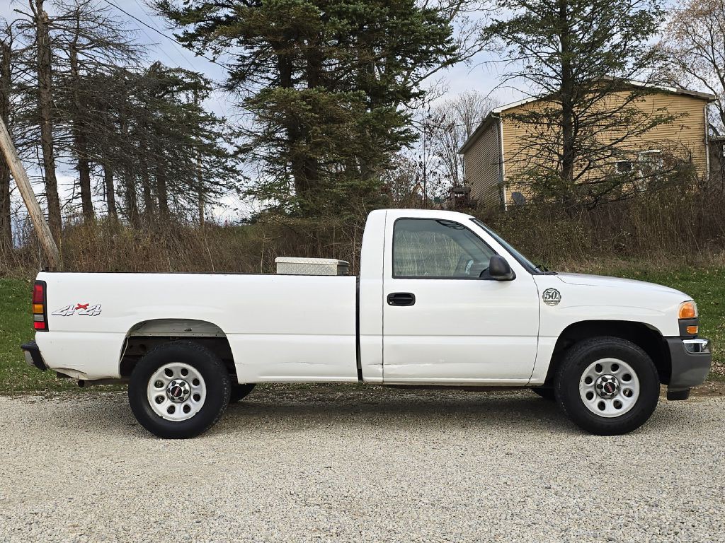 2006 GMC Sierra Image 8