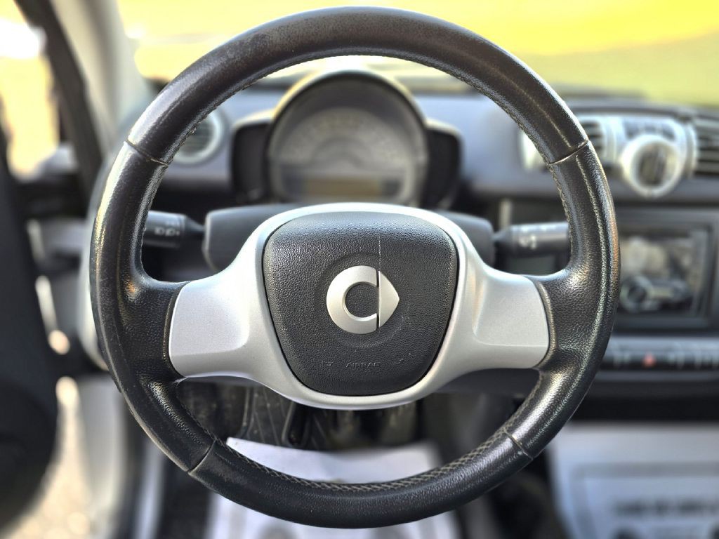 2012 smart fortwo Image 18
