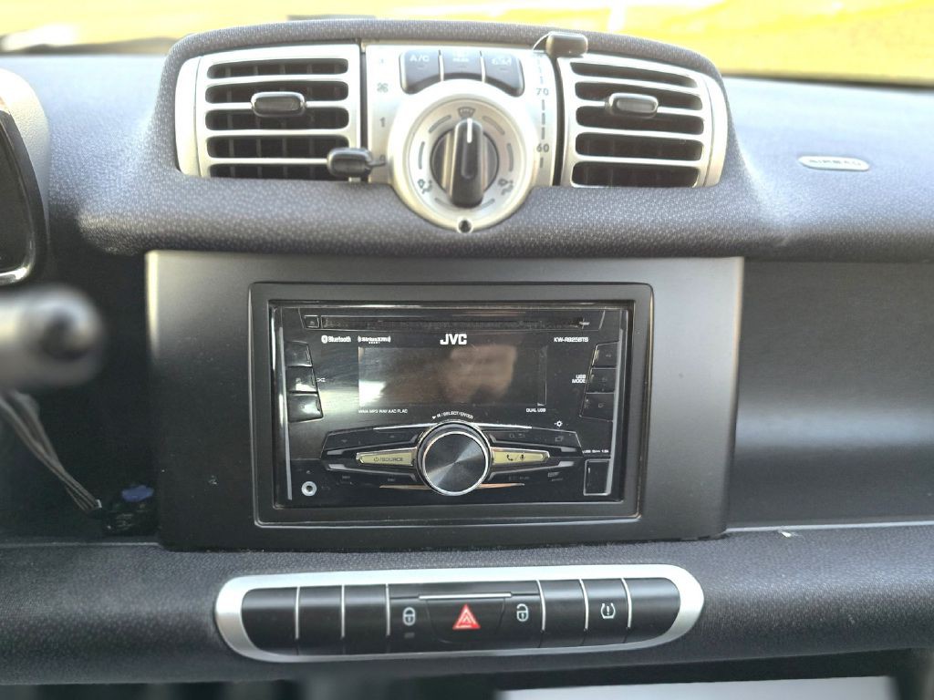 2012 smart fortwo Image 19