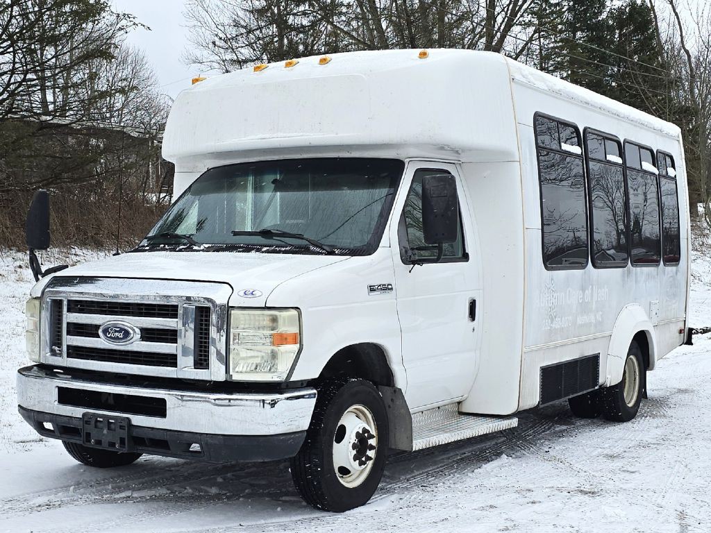 2011 Ford Econoline Image 2