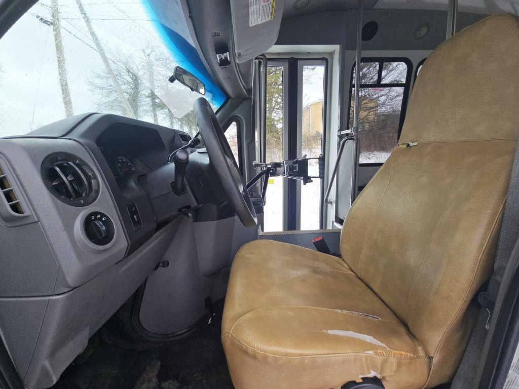 2011 Ford Econoline Image 8