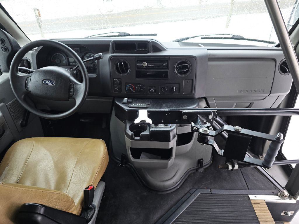 2011 Ford Econoline Image 9