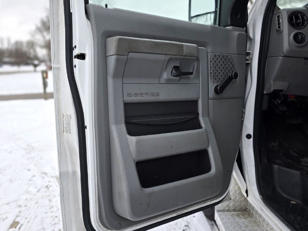 2011 Ford Econoline Image 12