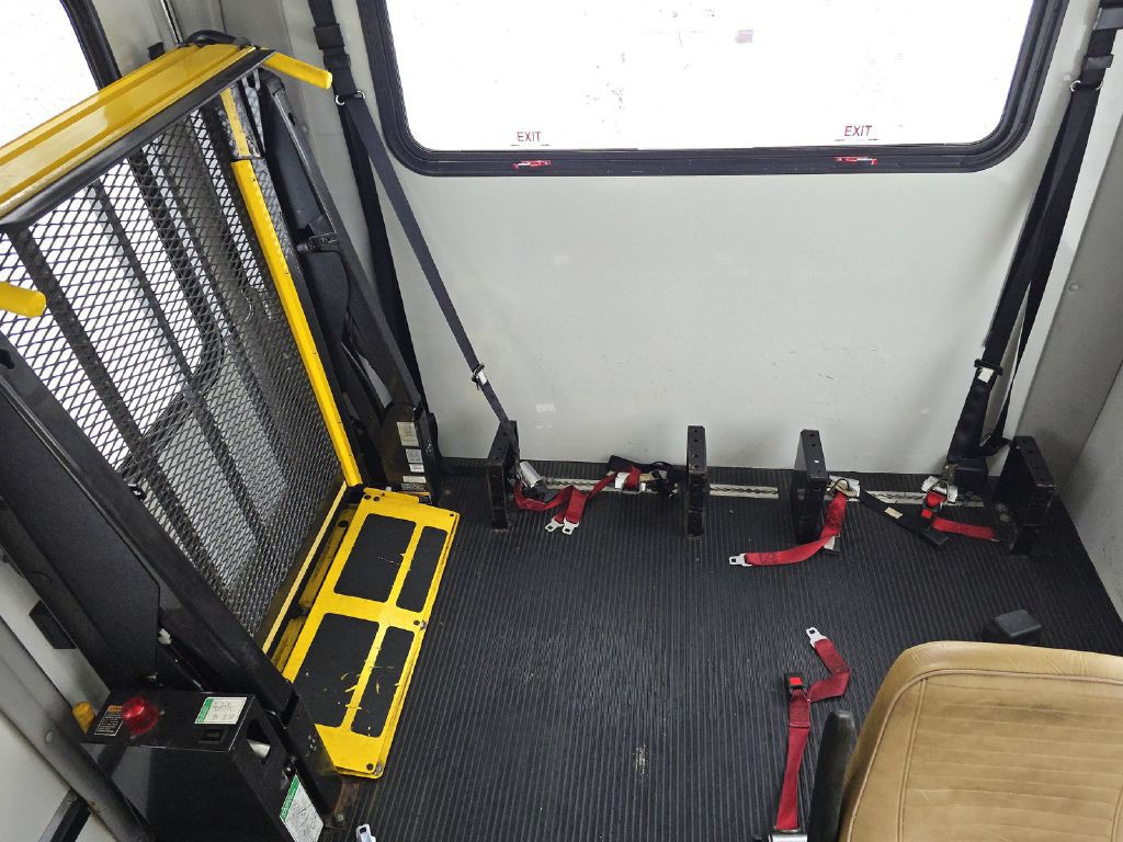 2011 Ford Econoline Image 15