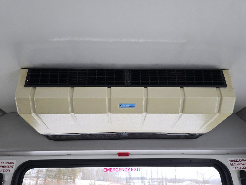 2011 Ford Econoline Image 16