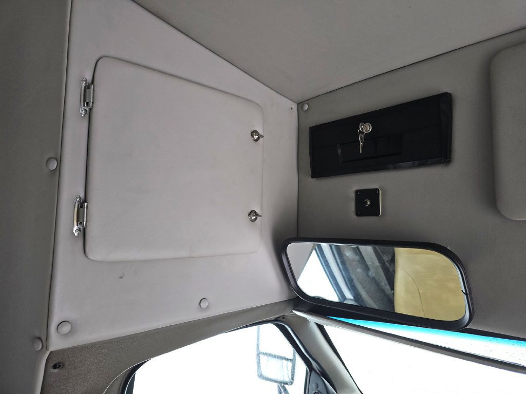 2011 Ford Econoline Image 17