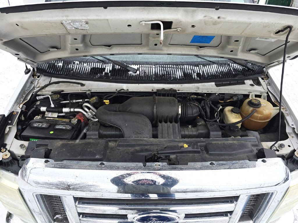 2011 Ford Econoline Image 23