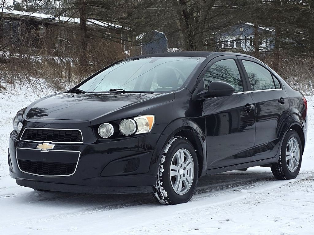 2016 Chevrolet Sonic Image 2