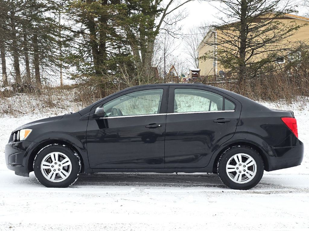 2016 Chevrolet Sonic Image 3