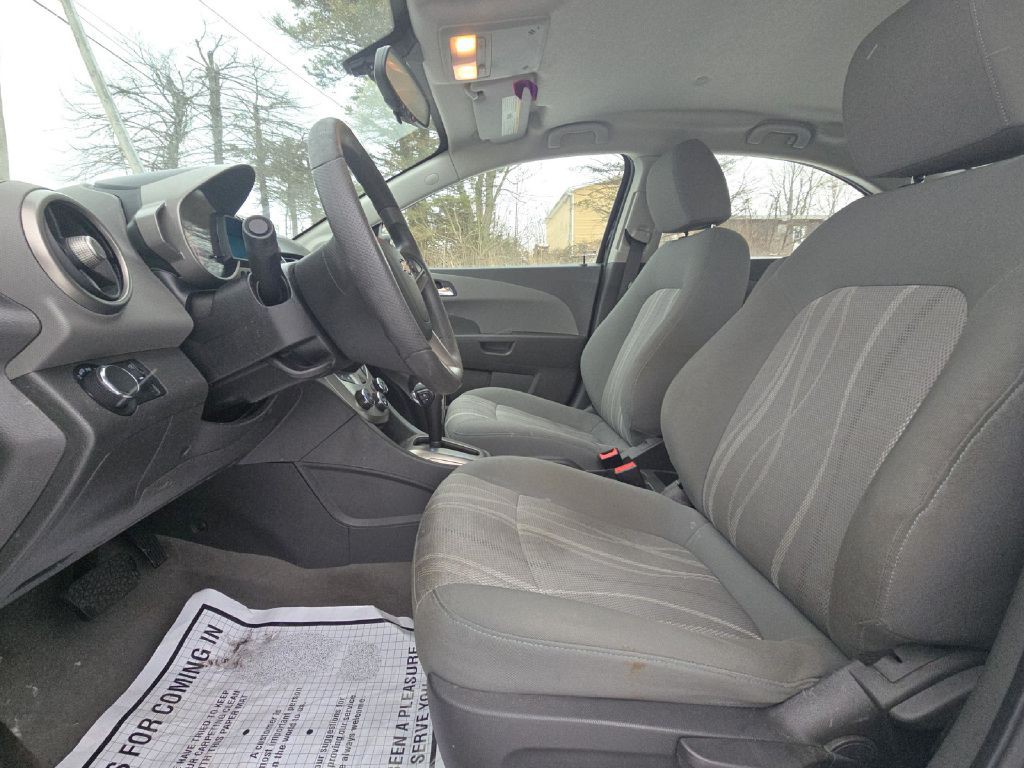 2016 Chevrolet Sonic Image 13