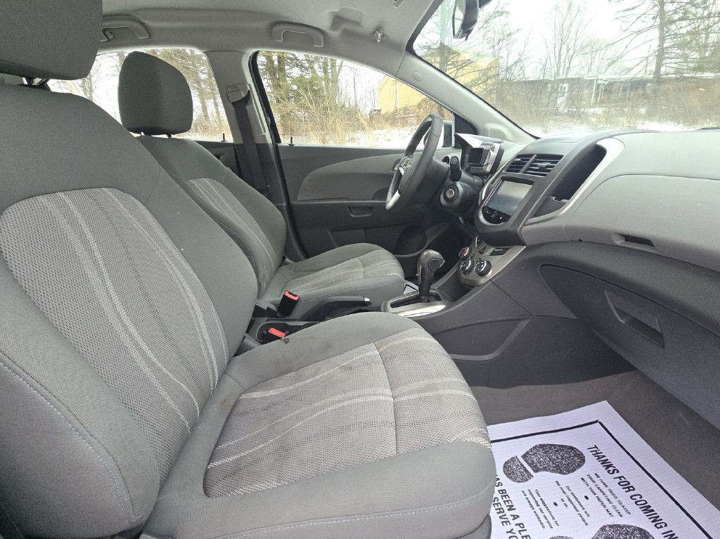 2016 Chevrolet Sonic Image 16