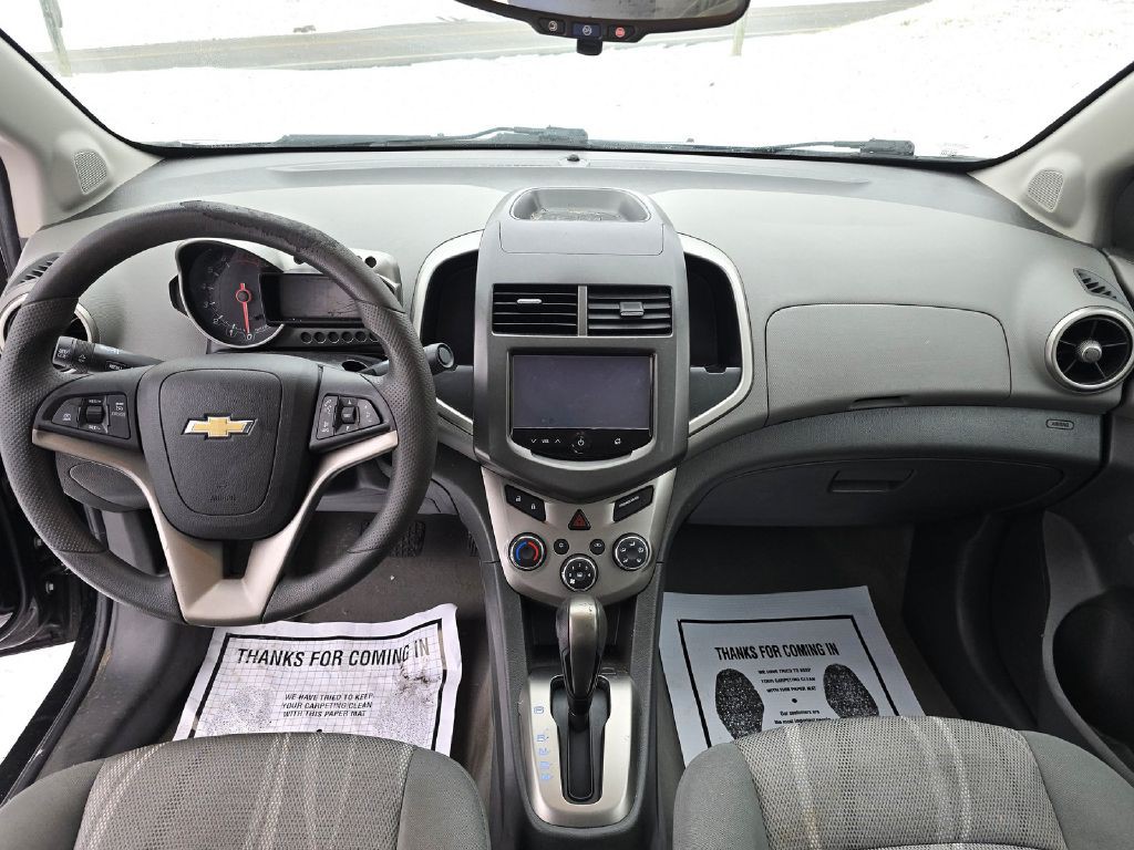 2016 Chevrolet Sonic Image 17