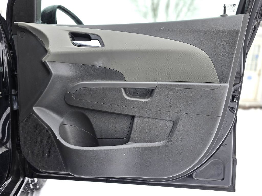 2016 Chevrolet Sonic Image 20