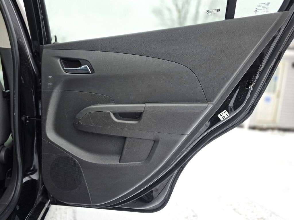 2016 Chevrolet Sonic Image 21