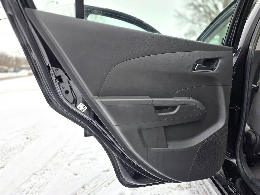 2016 Chevrolet Sonic Image 22