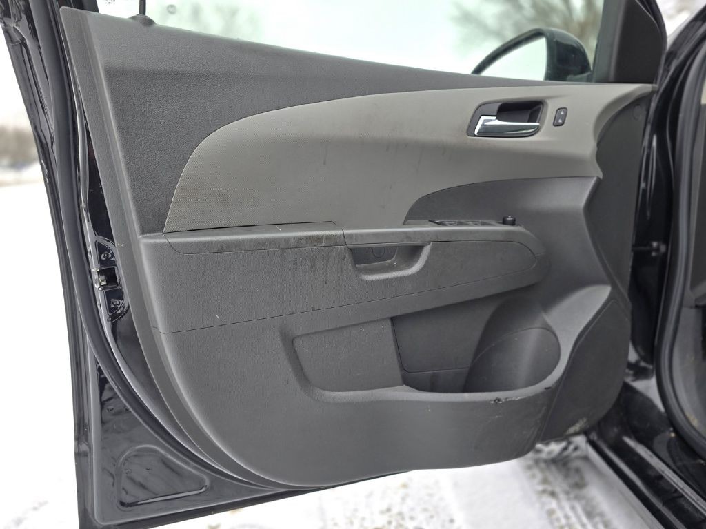 2016 Chevrolet Sonic Image 23