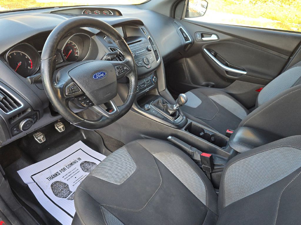 2017 Ford Focus Image 12