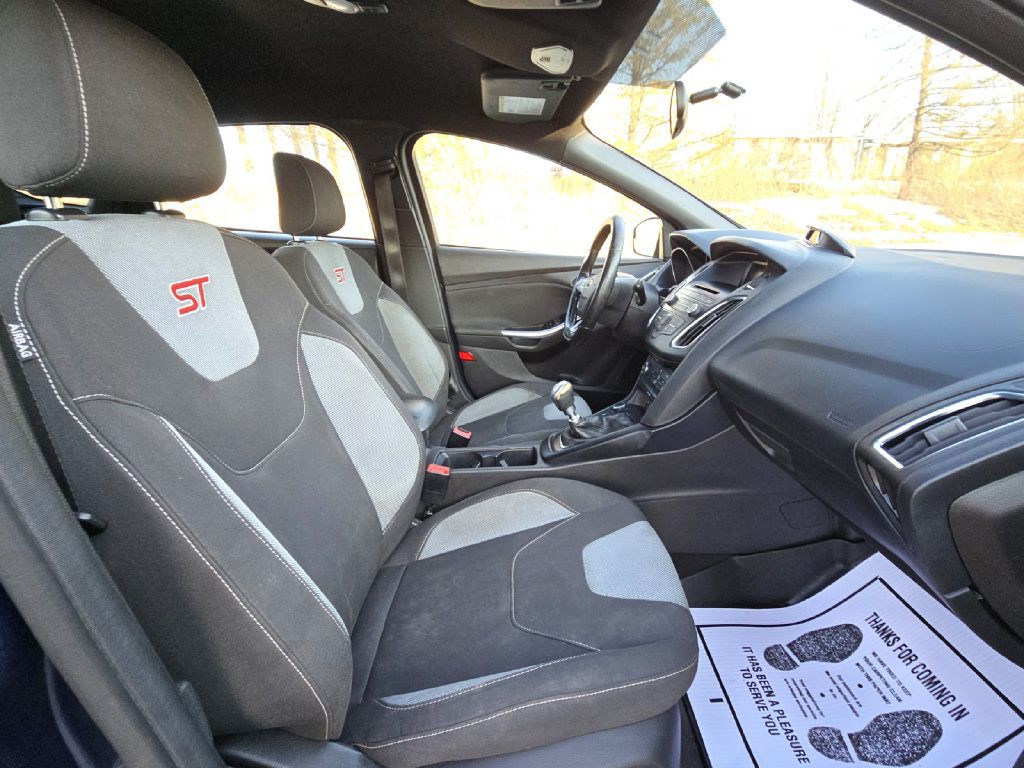 2017 Ford Focus Image 16