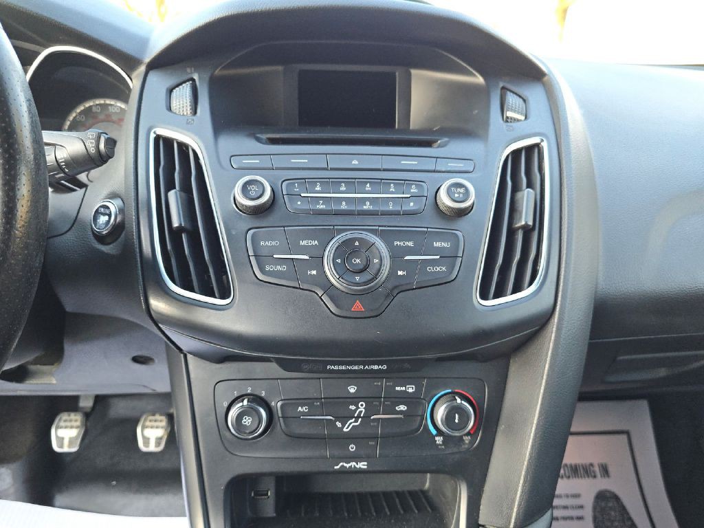 2017 Ford Focus Image 19