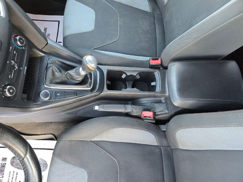 2017 Ford Focus Image 21