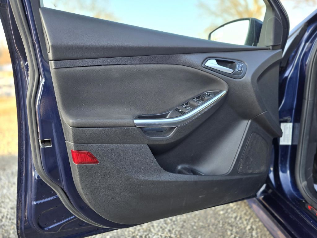 2017 Ford Focus Image 22