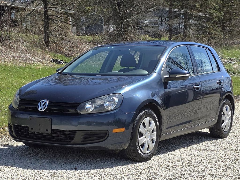 2013 Volkswagen Golf Image 2