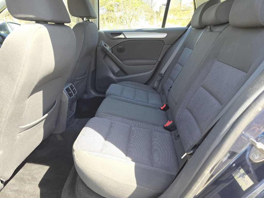 2013 Volkswagen Golf Image 14