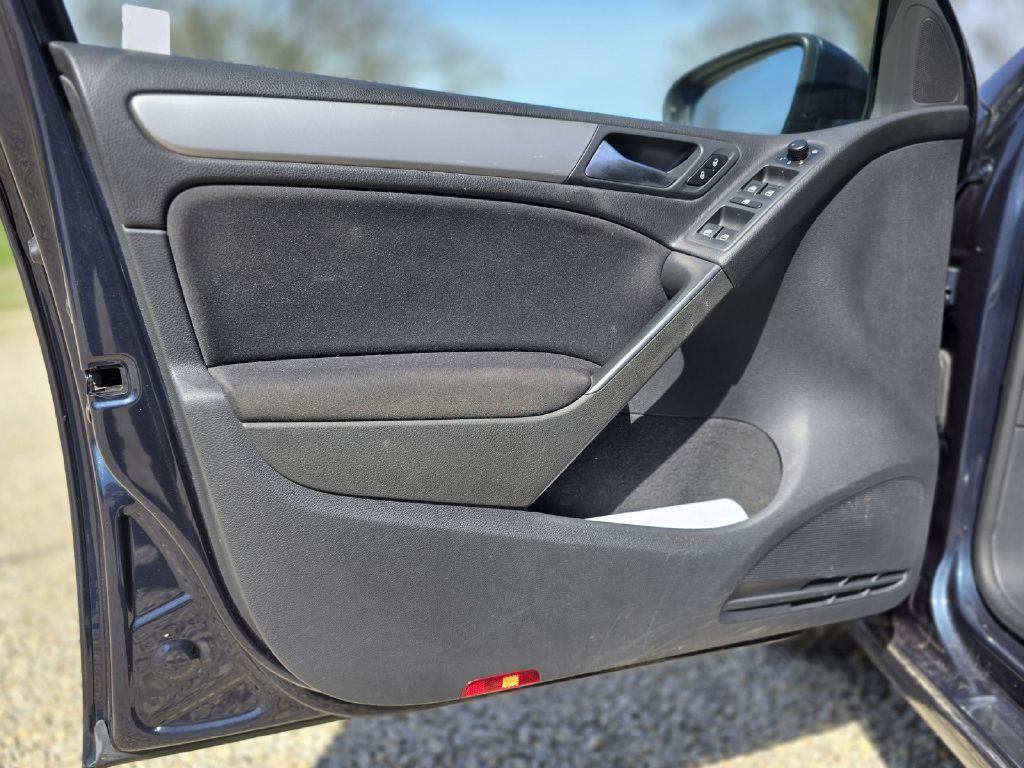 2013 Volkswagen Golf Image 21