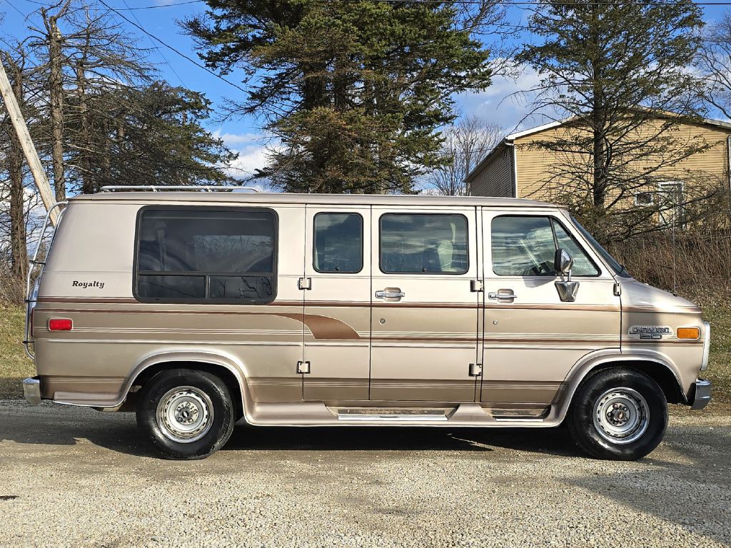 1994 Chevrolet G20 Image 8