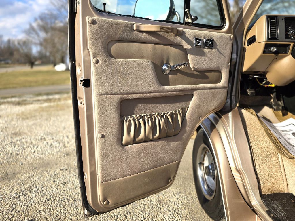 1994 Chevrolet G20 Image 21