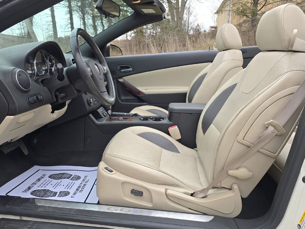 2009 Pontiac G6 Image 13