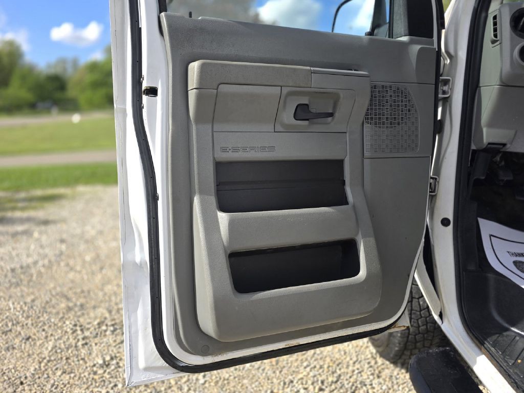 2014 Ford Econoline Image 21
