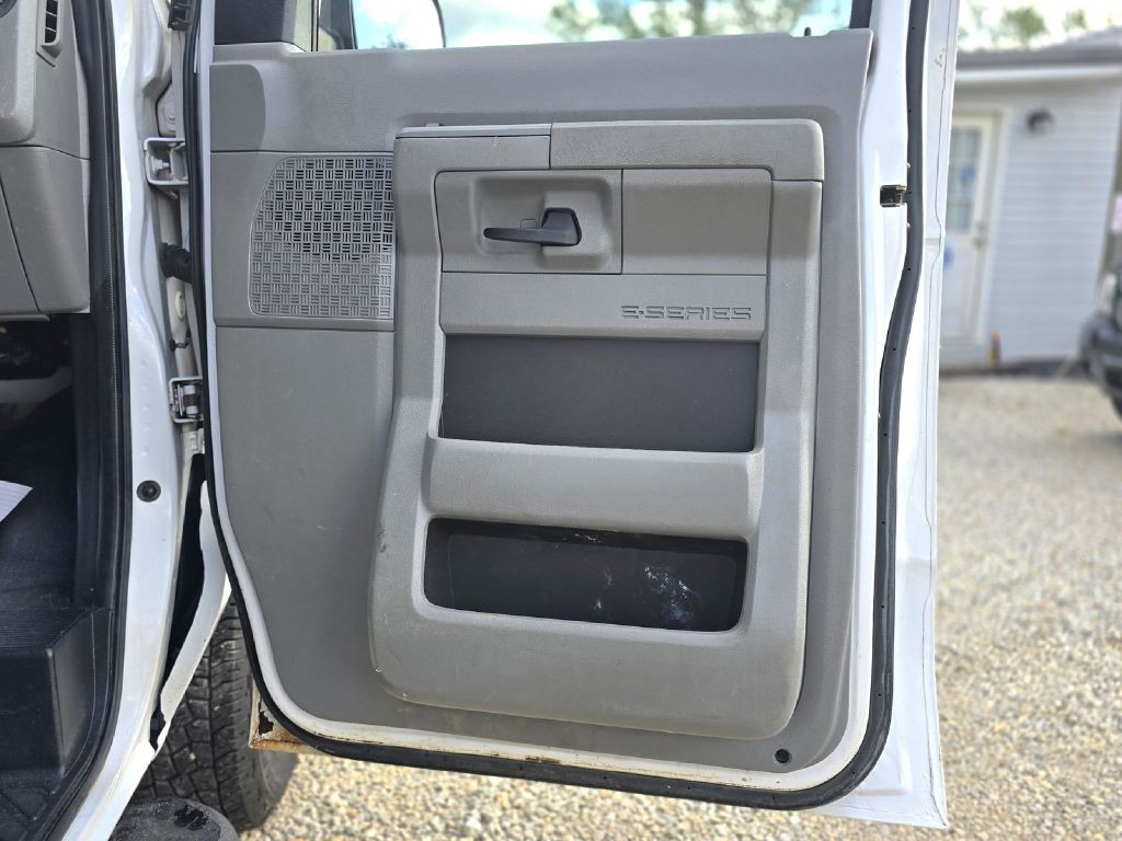 2014 Ford Econoline Image 22