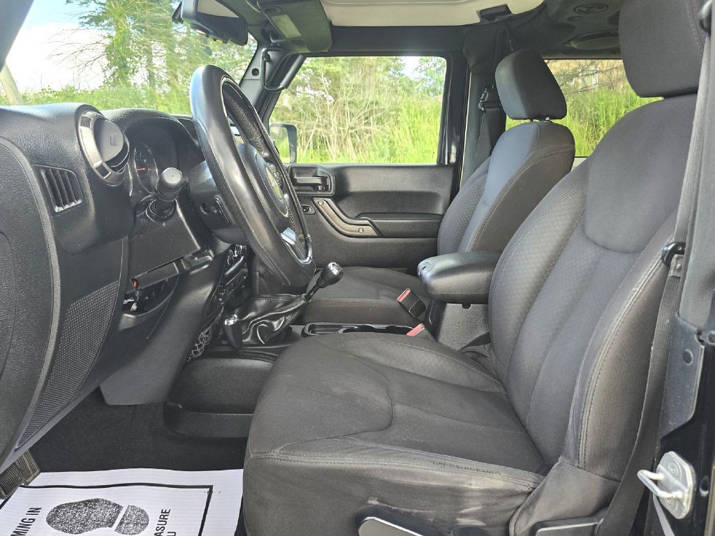 2013 Jeep Wrangler Image 13