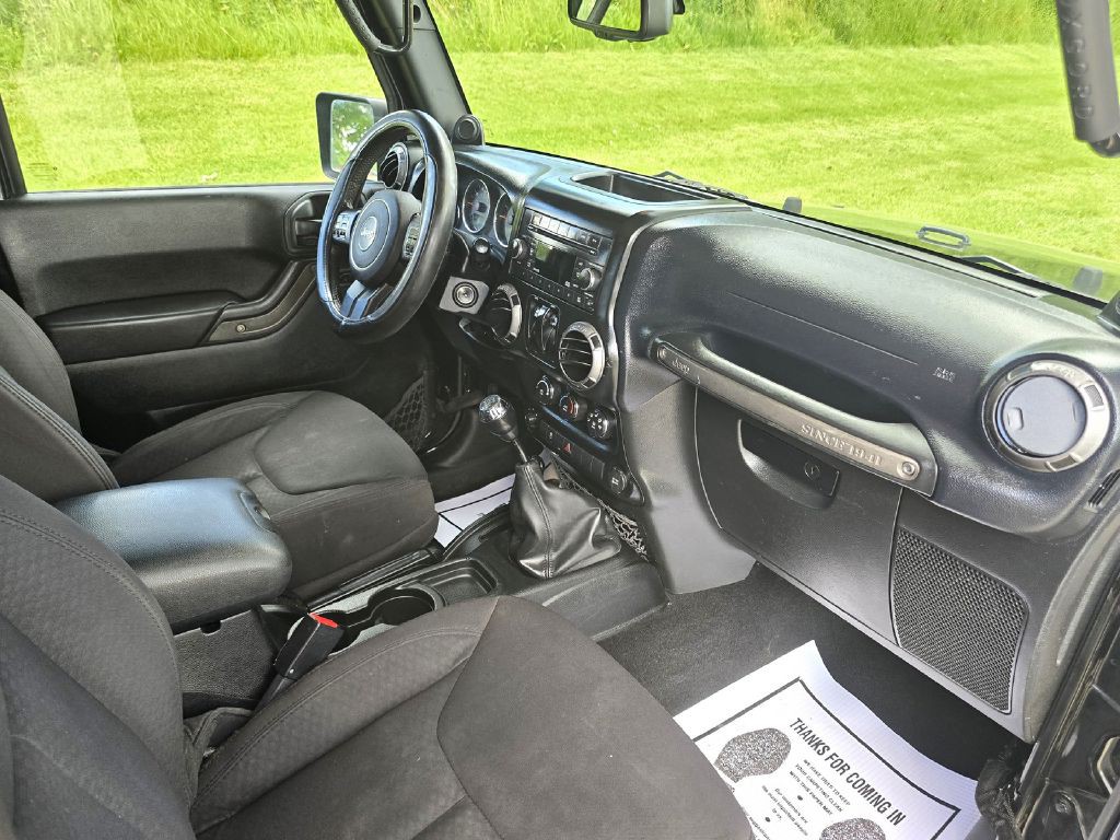 2013 Jeep Wrangler Image 15